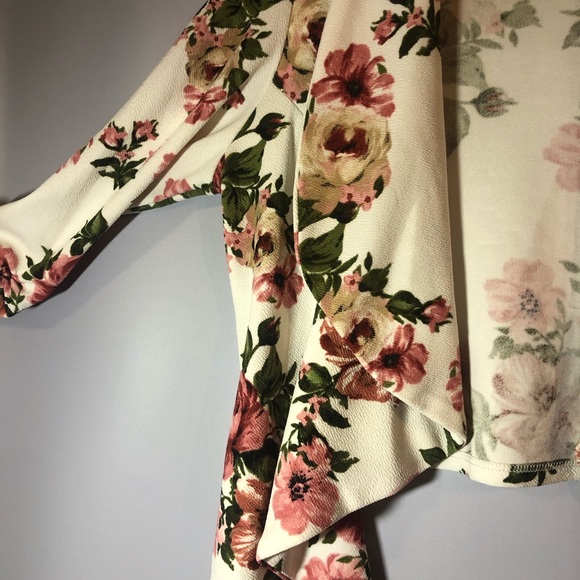 Beautiful cardigan with rose printed design - Picture 2 of 3